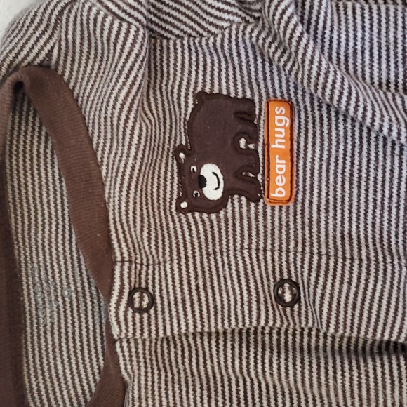 Caters 9m Bear Hugs brown striped sleeper - Picture 2 of 4